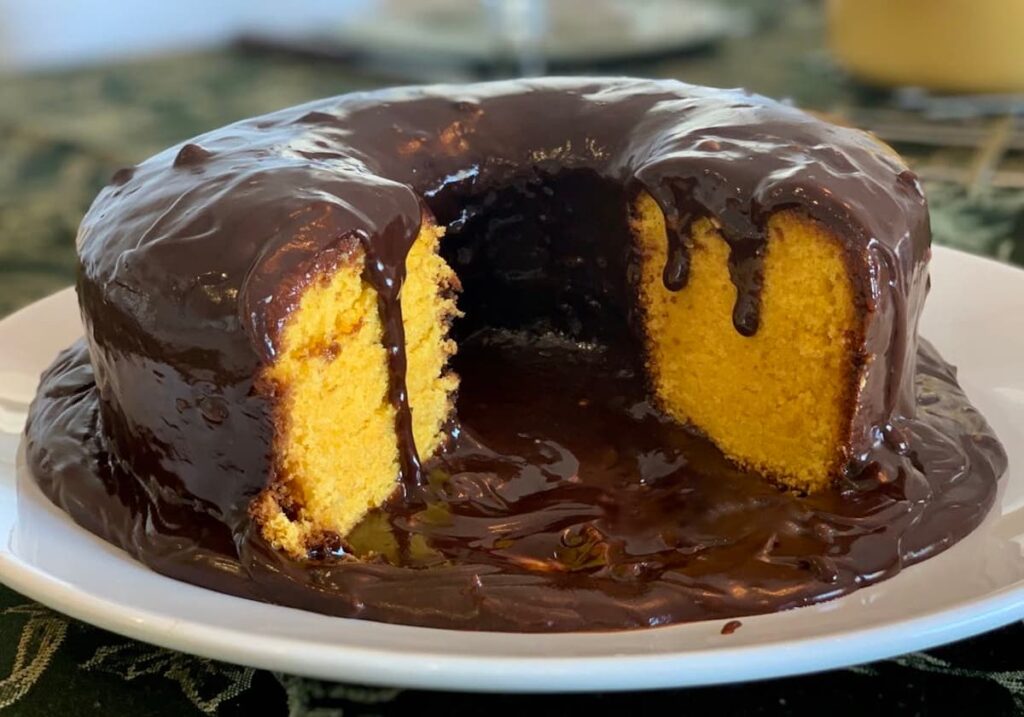 Como Fazer Bolo de Cenoura com Cobertura
